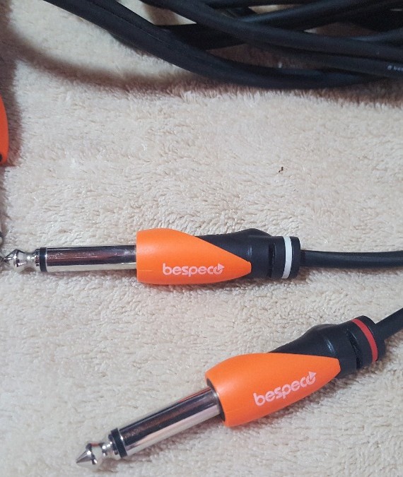 cable-plug-estereo-a-2-plug-mono-5mt-bespeco-slys2j500-D_NQ_NP_775831-MLA42249865380_062020-F